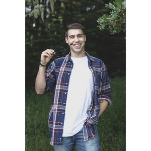 Meet your Posher, Eli